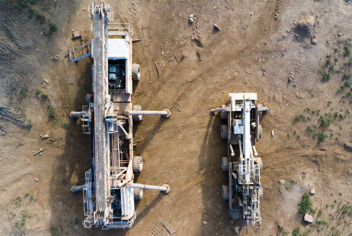 Large Versus Small Water Well Rigs Large Versus Small Water Well Rigs